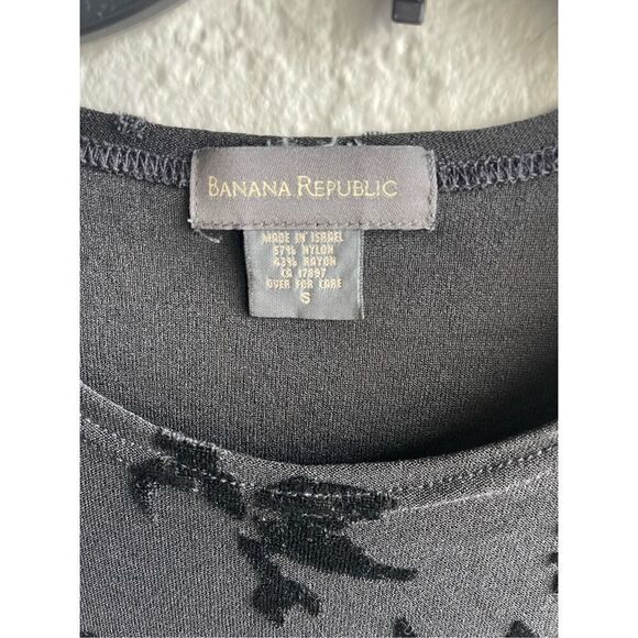 ❤️Banana Republic Floral Velvet Top - Picture 2 of 4